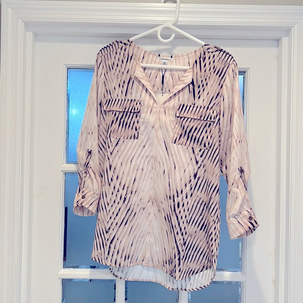 Calvin Klein, small/petite, patterned summer blouse.
